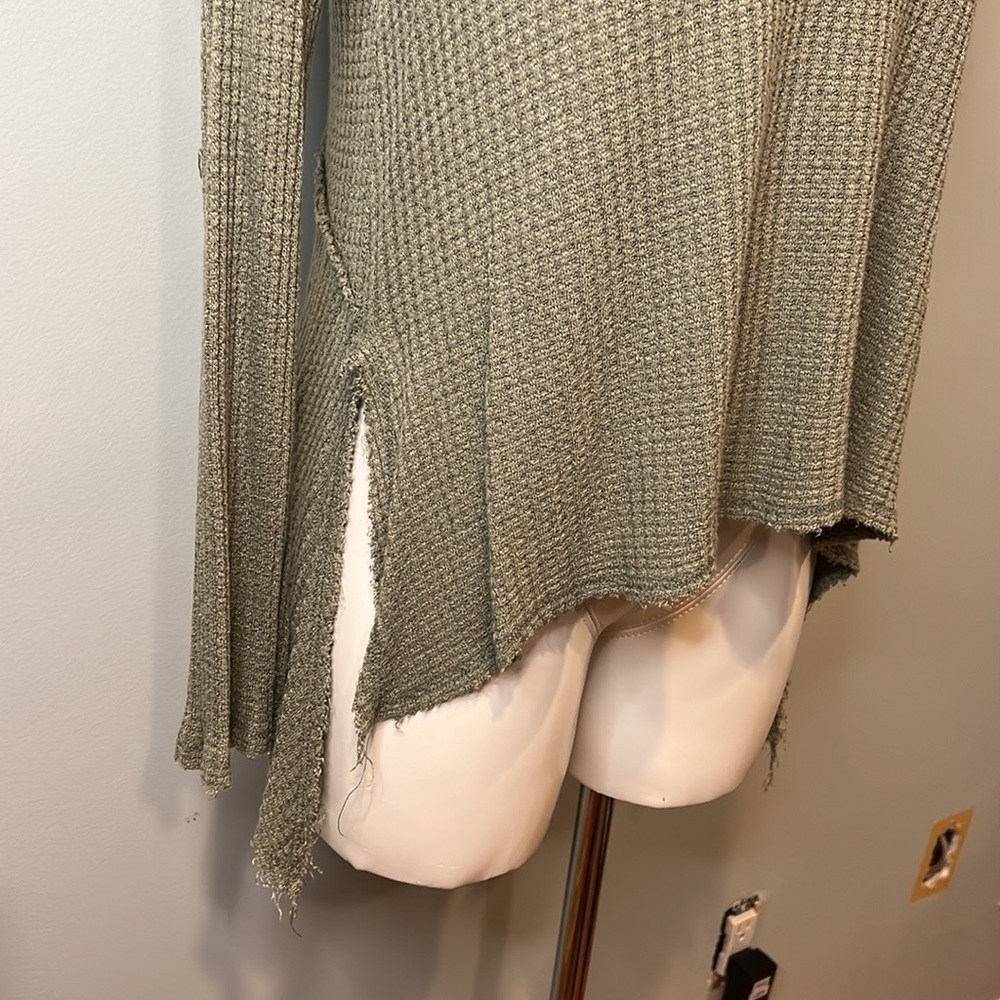 Women’s Green Long Sleeve Shirt - Picture 4 of 9